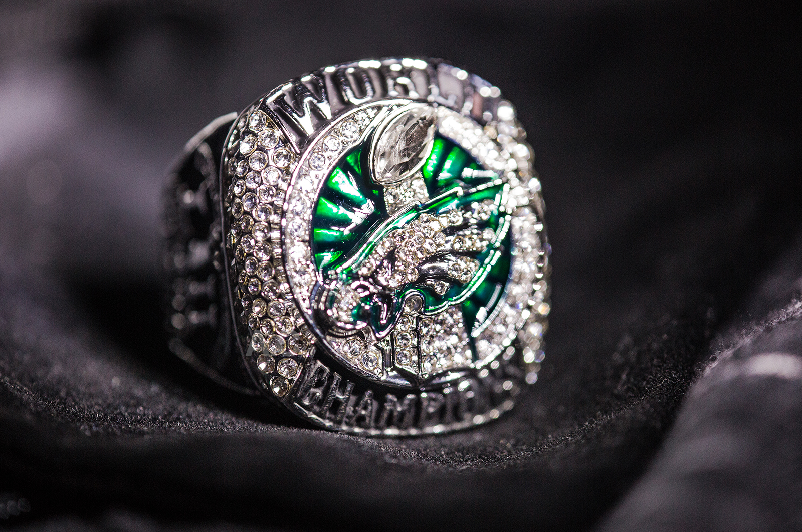 NOW AVAILABLE - 2018 Philadelphia Eagles Championship Ring – SportsTrunk